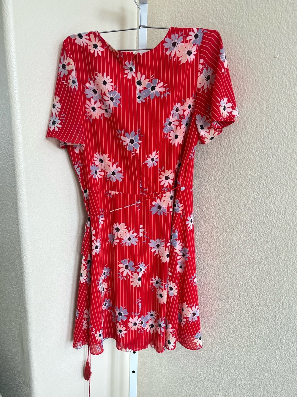 Madewell Floral Red Button Wrap Dress In Daisy Society - Size 4 - Picture 5 of 6